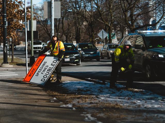safety measures for construction workers - signage